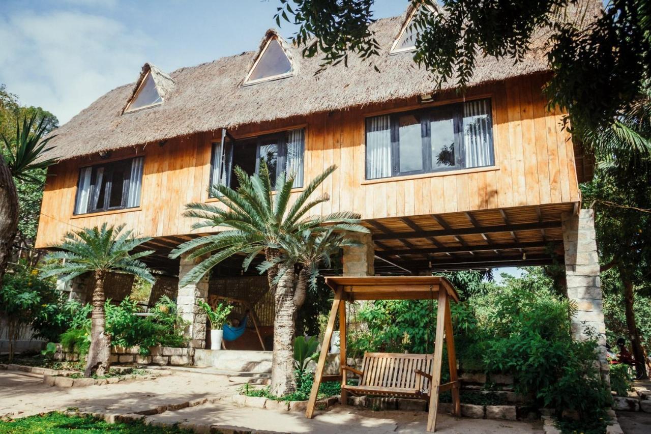 Villa Dao Hoa Vang Cam Ranh - Venuestay Εξωτερικό φωτογραφία